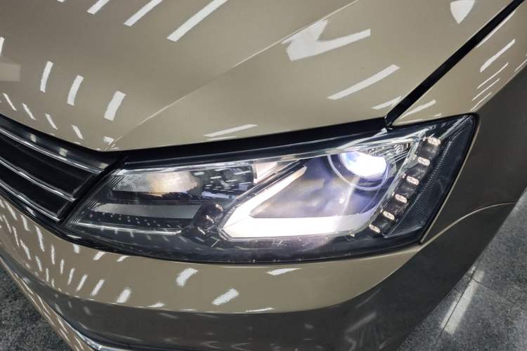 Used Volkswagen Sagitar 2015 230TSI Automatic Comfort Version