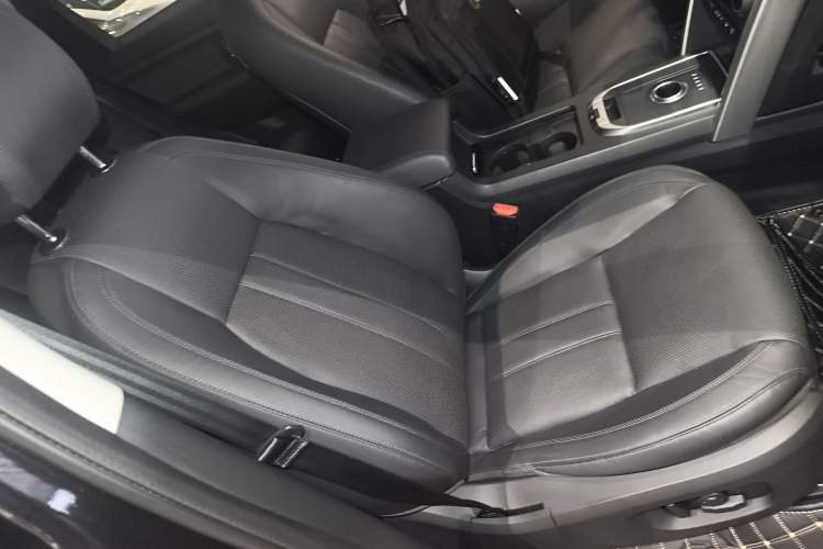 Used Land Rover Discovery Sport 2017 2.0T SE
