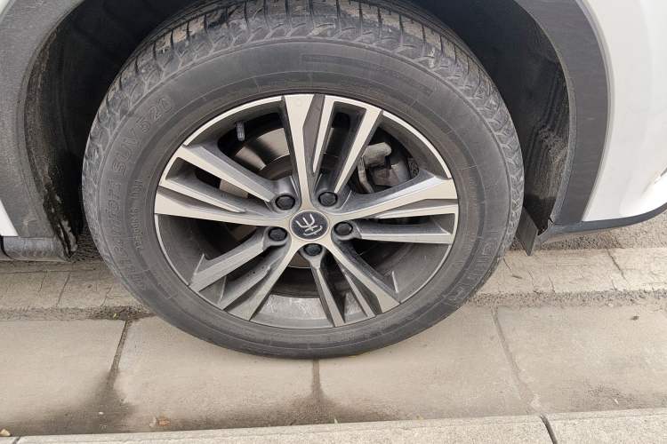 Used BYD Song Pro 2019 1.5T Automatic Luxury Model Right Front Wheel Hub