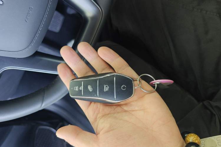 Used BYD Song L EV 2025 Intelligent Driving Version 662 km LiDAR Excellence Edition Vehicle Key