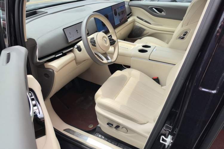 Used VOYAH Dream 2025 PHEV Four-Wheel-Drive Flagship Kunpeng Edition Driver Seat