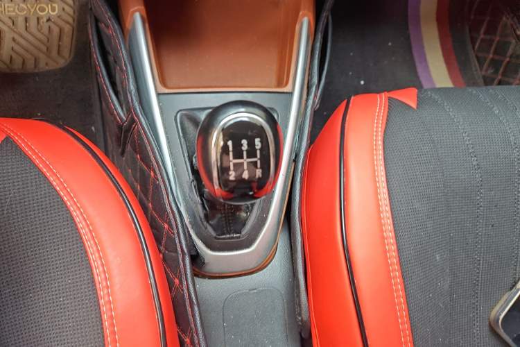 Used Geely Auto Diamond 2016 1.5L Manual Elite Edition Gear Lever