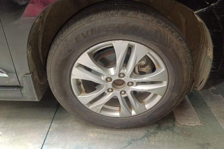 Used Haval H6 2014 Upgraded Model 2.0T Diesel Manual Two-Wheel Drive Urban Version
