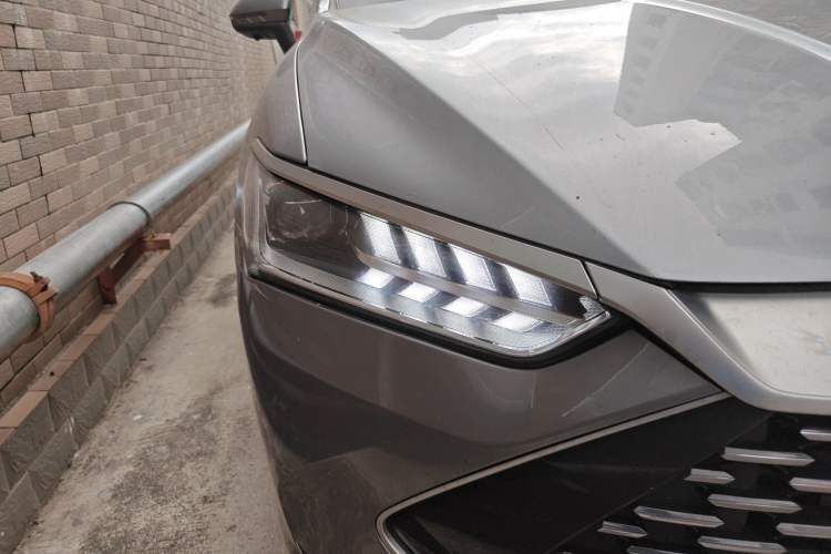 Used BYD Qin PLUS 2023 Champion Edition DM-i 120KM Leading Model Right Front Headlight