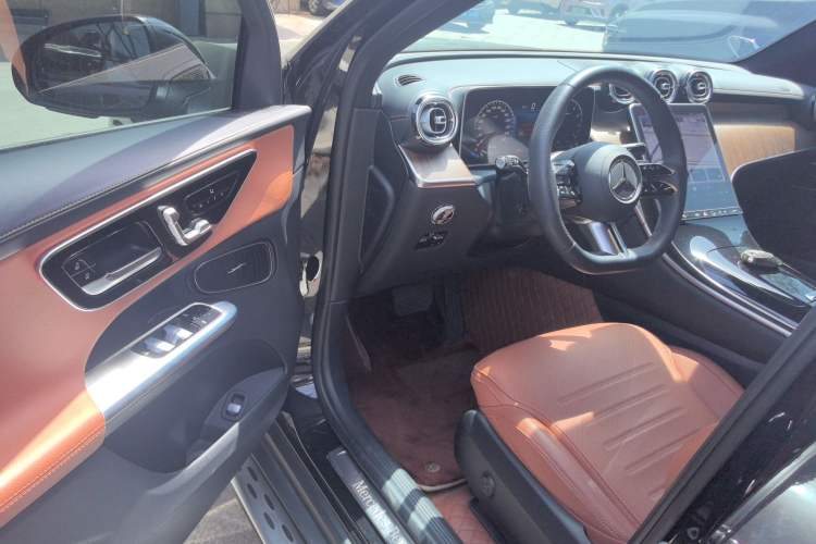 Used Mercedes-Benz GLC 2024 GLC 300 L 4MATIC Dynamic Edition 5-seater
