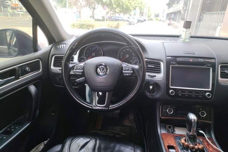 Used Volkswagen Touareg 2011 3.0 TSI Standard Version Steering Wheel