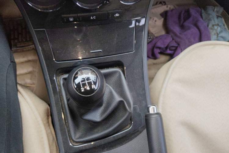 Used Mazda 3 2015 Sedan 1.6L Manual Elite Model Gear Lever