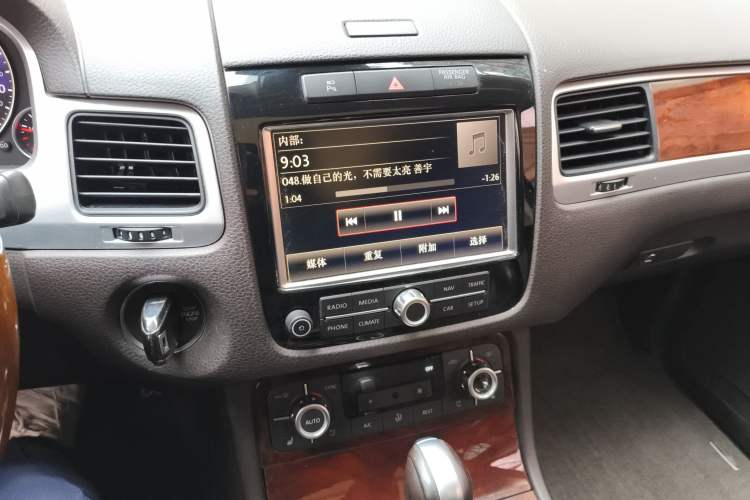 Used Volkswagen Touareg 2015 3.0 TSI Luxury Model Audio And AC Panel