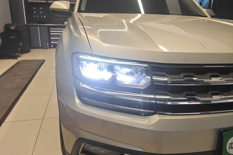 Used Volkswagen Teramont 2017 380TSI Four-Wheel Drive Luxury Edition Right Front Headlight