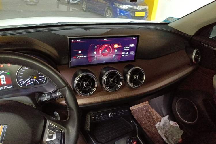 Used Wey VV5 2020 1.5T Two-Wheel Drive Color Pioneer
