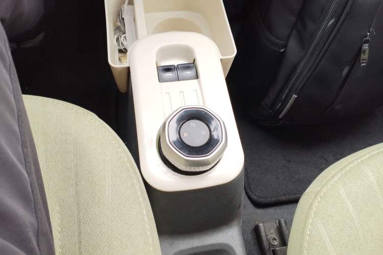 Used Geely Galaxy Panda 2024 Panda Mini 200km Endurance Bear
