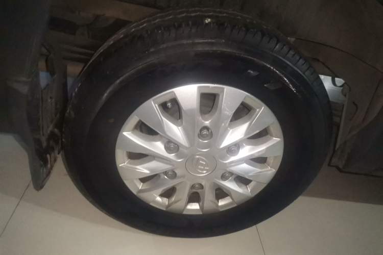 Used SAIC MAXUS Xintu V90 2022 2.0T Automatic Zhiyun King Rear-Drive Extended Wheelbase High-Roof Design with Single Rear Tire—6/7 Seater