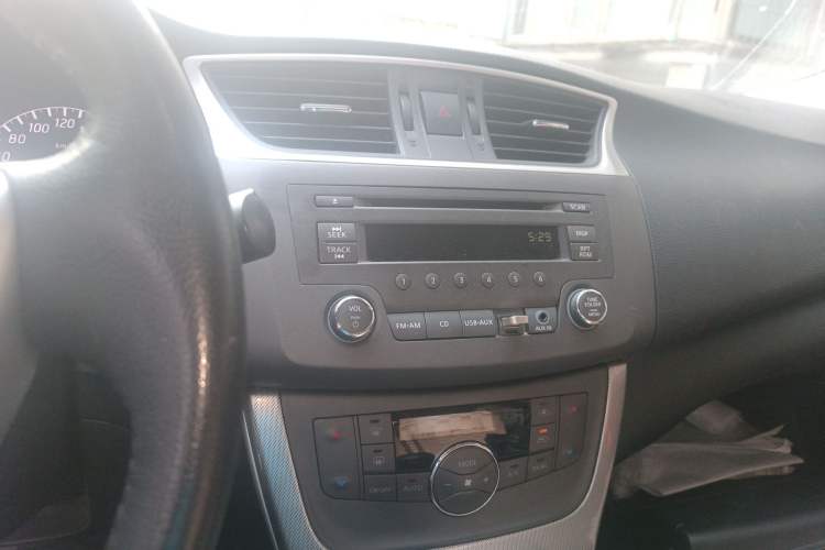 Used Nissan Sylphy 2014 1.6XV CVT Deluxe Edition Audio And AC Panel