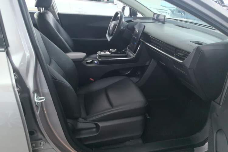 Used Toyota bZ3 2023 517 km Elite PRO Right Front Seat