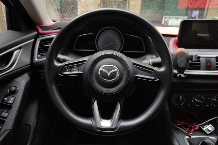 Used Mazda 3 Axela 2017 Sedan 1.5L Manual Comfort Model Emission Standard China V
