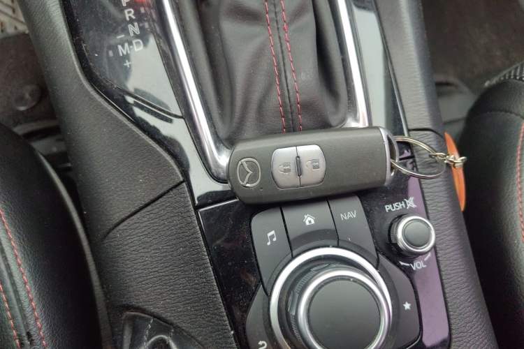 Used Mazda Mazda 3 Axela 2016 Hatchback 2.0L Automatic Flagship Model