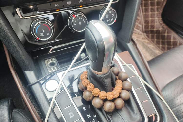 Used Volkswagen Magotan 2019 330TSI DSG Leading Model China VI Standard Gear Lever