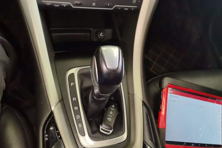 Used Ford Mondeo 2013 2.0L GTDi 200 Fashion Edition Gear Lever