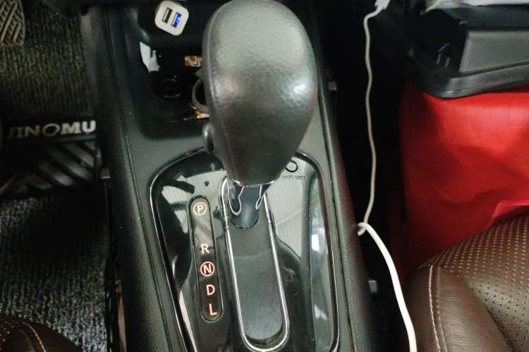 Used Nissan Tiida 2014 1.6L CVT Cool Cafe Edition
