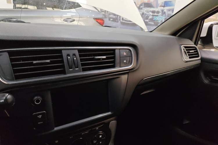 Used Citroen C3-XR 2015 1.6L Automatic Pioneer Model Center Console