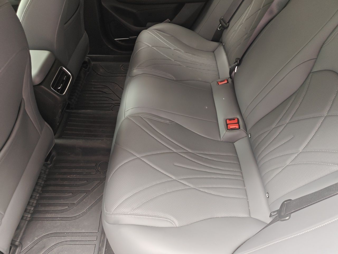 Geely Galaxy L6 2025 EM-i 140km Explorer+ Edition — снимка 17