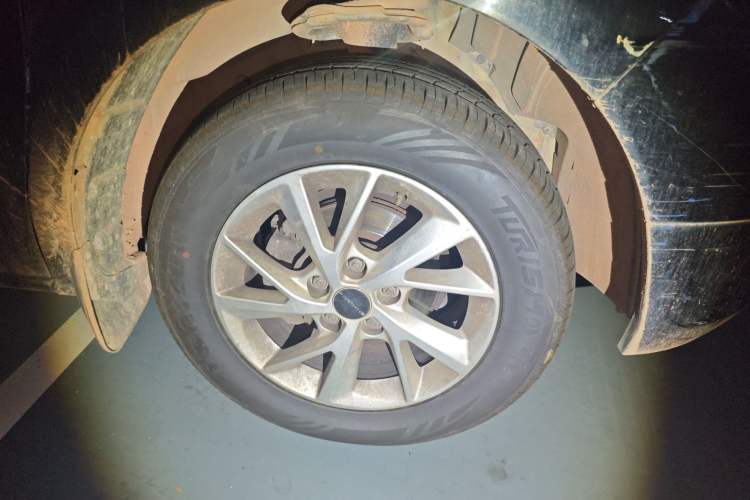 Used FORTHING Lingzhi PLUS 2021 Travel Edition 2.0L Manual Luxury 7-Seater Right Front Wheel Hub