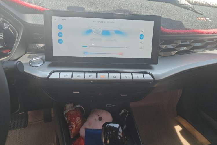 Used MG 5 2021 180 DVVT CVT Youth Luxury Edition Audio And AC Panel