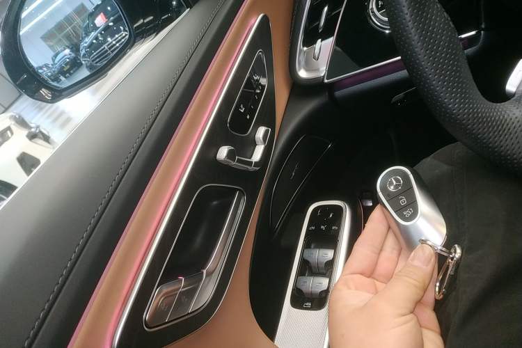 Used Mercedes-Benz E-Class New Energy 2024 E 350 e L Plug-in Hybrid Sports Sedan
