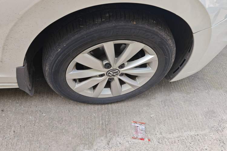 Used Volkswagen Bora 2021 1.5L Automatic Elite Smart Connect Edition Right Front Wheel Hub