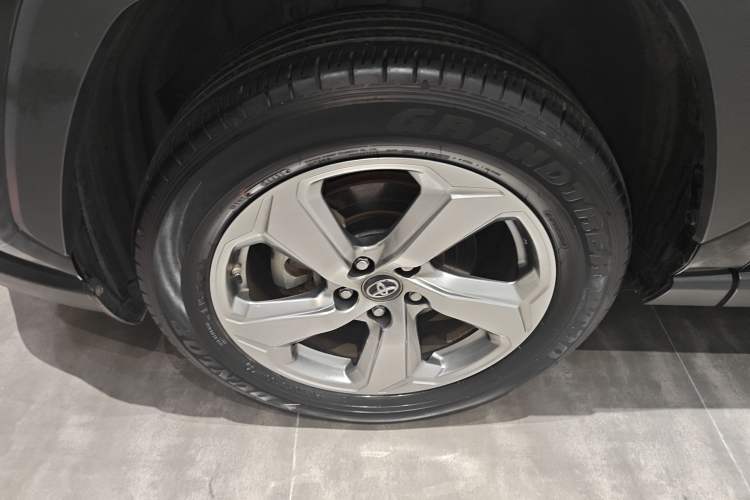 Used Toyota RAV4 2021 Revised Version Dual-Motor Hybrid 2.5L E-CVT Two-Wheel Drive Elite Edition Exterior 4