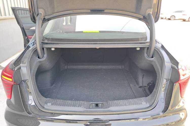 Used Hongqi H5 2024 1.5T DCT Smart Connect Flagship Edition Trunk