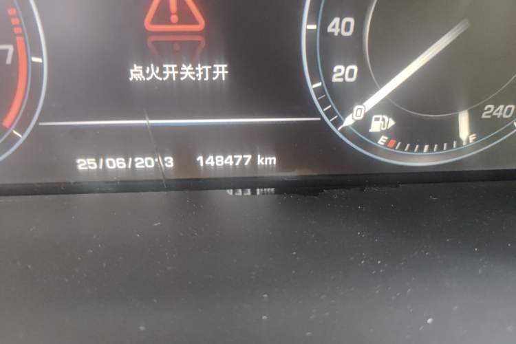 Used Land Rover Range 2014 3.0 TDV6 Vogue Odometer Close Up