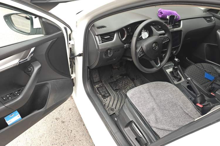 Used Skoda Octavia 2019 1.5L Automatic Smart Drive Luxury Edition China VI Standard
