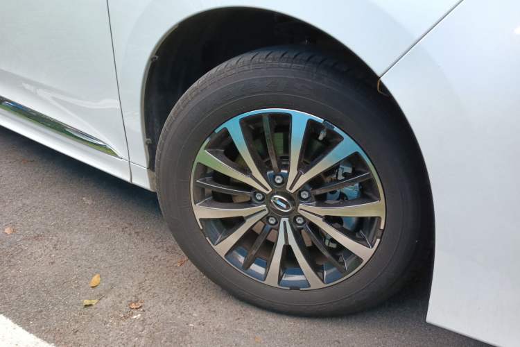 Used GAC Trumpchi M8 2024 Lingxiu Series 390T Luxury Edition Right Front Wheel Hub