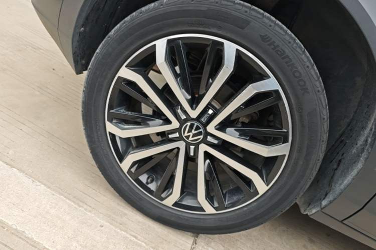 Used Volkswagen T-ROC 2021 280TSI DSG Two-Wheel Drive Comfort Connect Edition Right Rear Wheel Hub