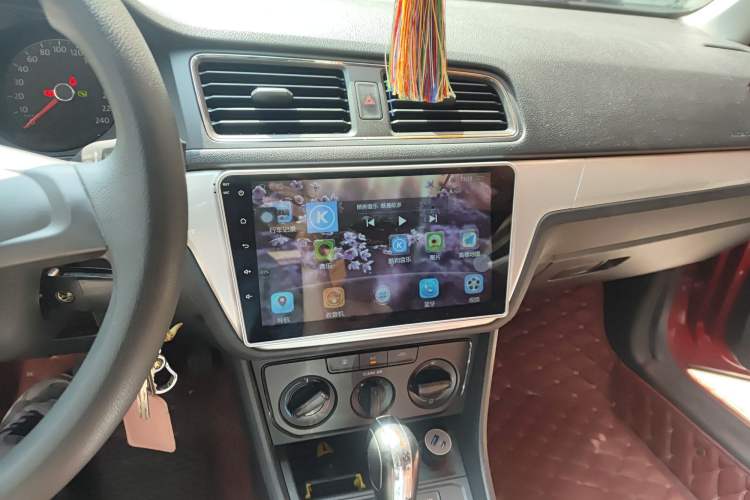 Used Volkswagen Gran Lavida 2015 1.6L Automatic Fashion Edition Audio And AC Panel