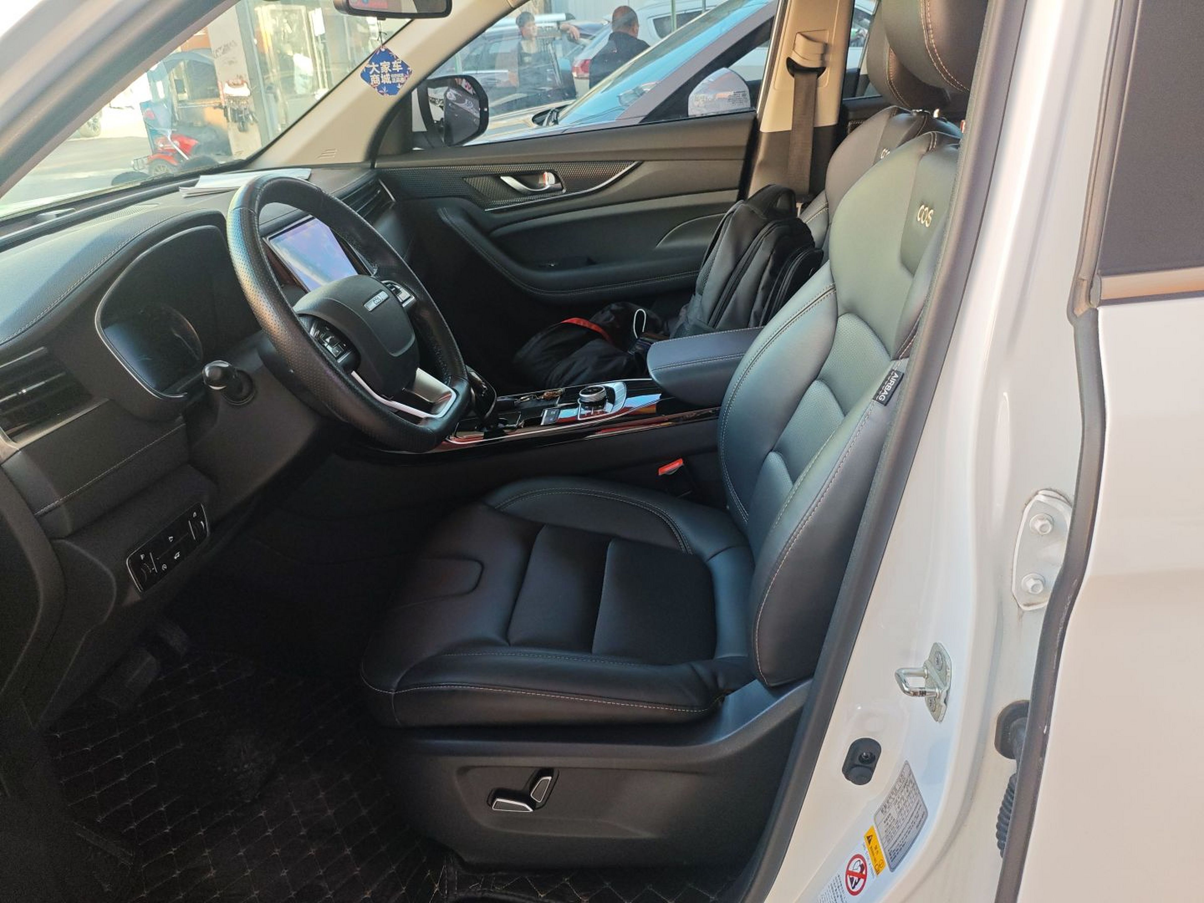 Переднее сиденье в автомобиле