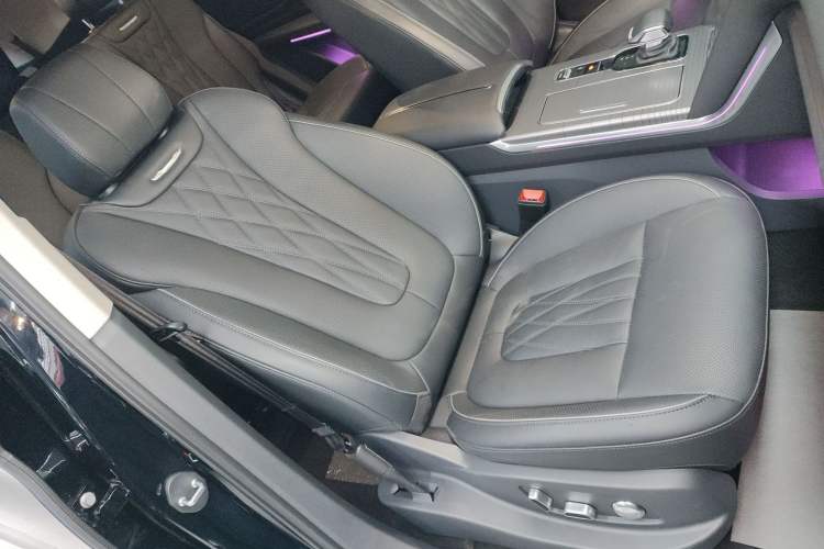 Used Hongqi HS7 PHEV 2024 2.0T PHEV Four-Wheel Drive Flagship Edition 6 Seats
