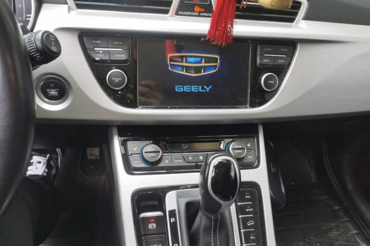 Used Geely Auto Emgrand X7 Sport 2016 1.8TD Automatic Smart Model Audio And AC Panel