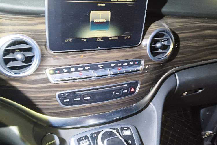 Used Mercedes-Benz V-Class 2017 V 260 Avantgarde Edition