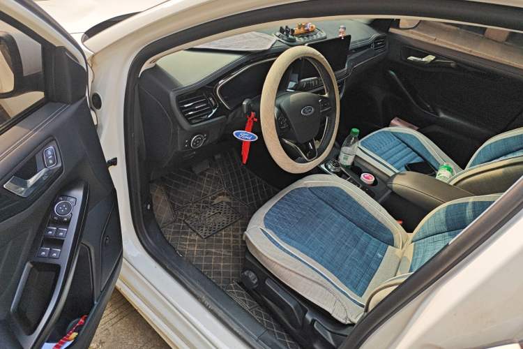 Used Ford Focus 2021 Hatchback EcoBoost 180 Automatic Titanium Edition Driver Seat