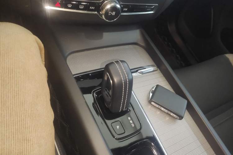 Used Volvo XC60 New Energy 2022 T8 Plug-in Hybrid All-Wheel Drive Zhiyuan Sport Edition