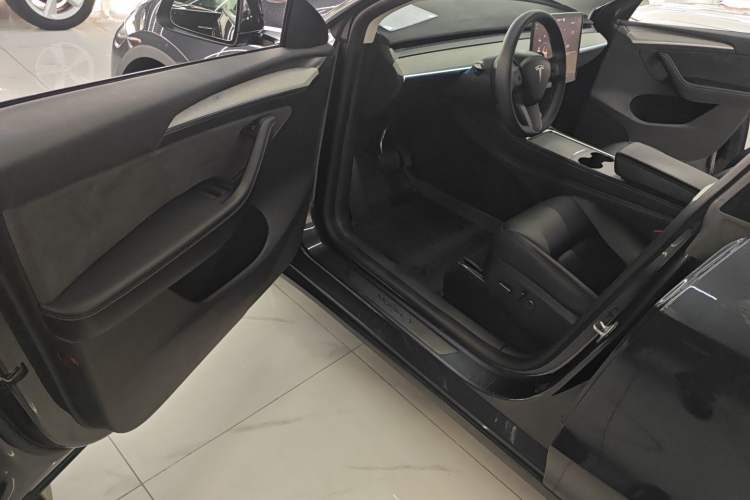 Used Tesla Model Y 2024 Rear-Wheel-Drive Version