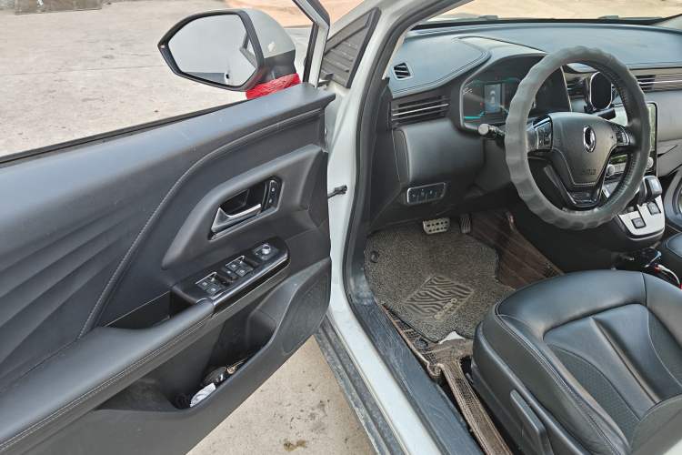 Used ORA iQ 2018 High-Range Version Smart Connectivity Model
