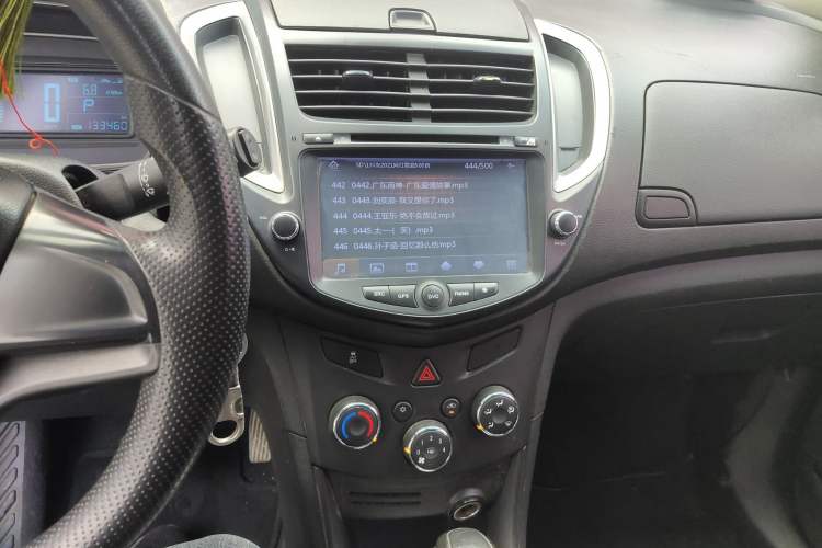 Used Chevrolet Trax 2014 1.4T Automatic Two-Wheel Drive Comfort Version Audio And AC Panel
