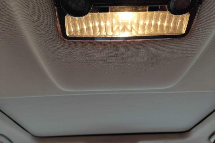 Used BMW 5 Series 2014 525Li Leading Model
