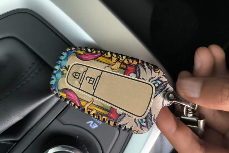 Used Toyota RAV4 2020 Dual-Engine 2.5L E-CVT 4x4 Elite PLUS Edition