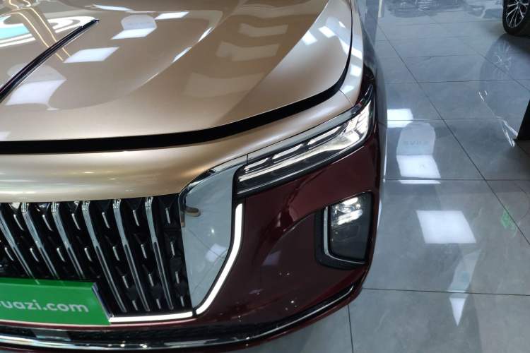 Used Hongqi H9 2025 Model Facelifted 2.0T Two-Wheel Drive Flag-Style Luxury Business Edition, 5 Seats
