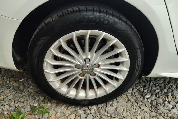 Used Audi A4L 2015 35 TFSI Automatic Standard Model Right Rear Wheel Hub