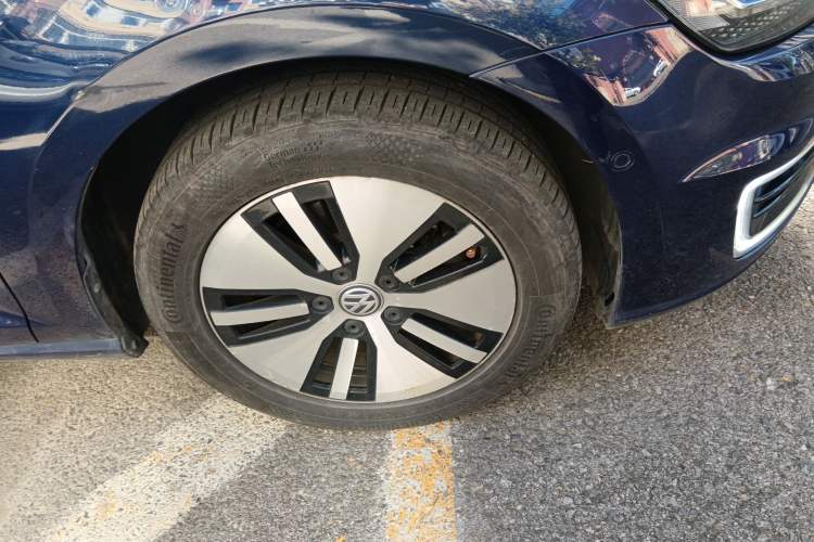 Used Volkswagen Golf New Energy 2018 e-Golf Right Front Wheel Hub